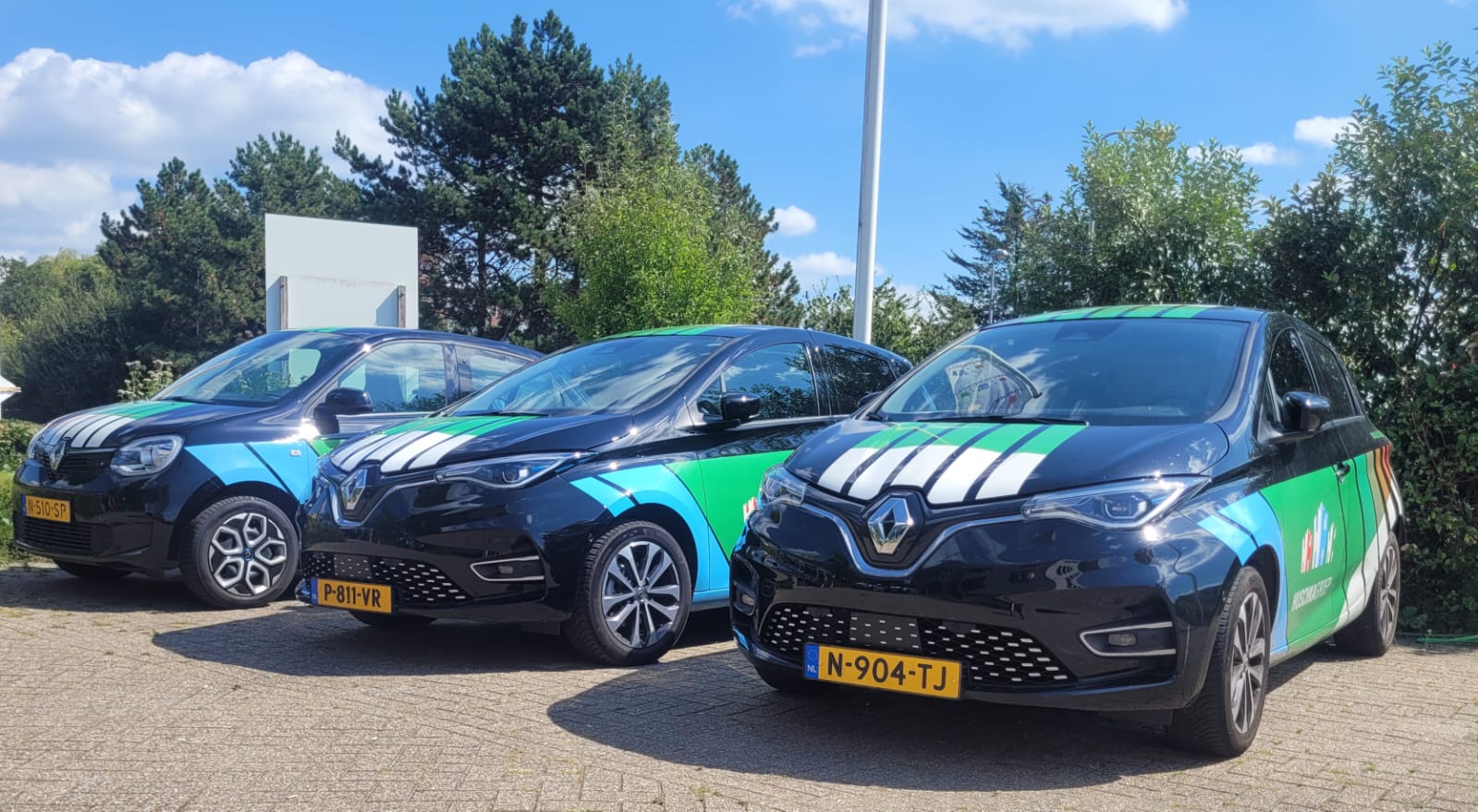 Huschka elektrische surveillanten auto's staan geparkeerd